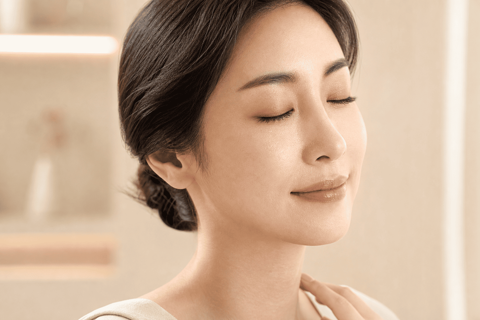 女性眼周肌膚自然狀態特寫